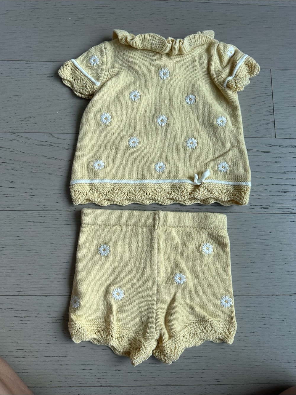 cupcakes & cashmere Yellow Daisy Knit Baby Shorts Set